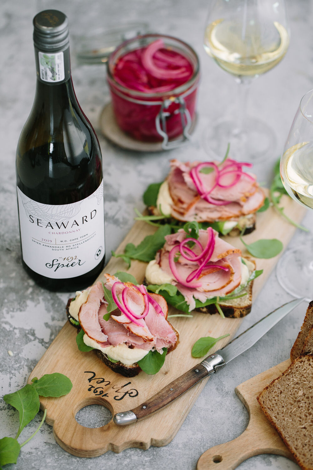 Spier-Seaward-Chardonnay-pork-sandwiches_c04ad8266313d55f762333b2cab29b2c